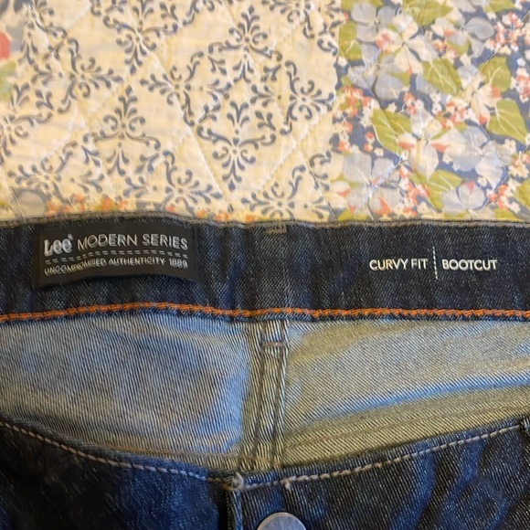 Lee- Modern series Curvy fit Bootcut Jeans. Plus size 22W. EUC. - Picture 3 of 4